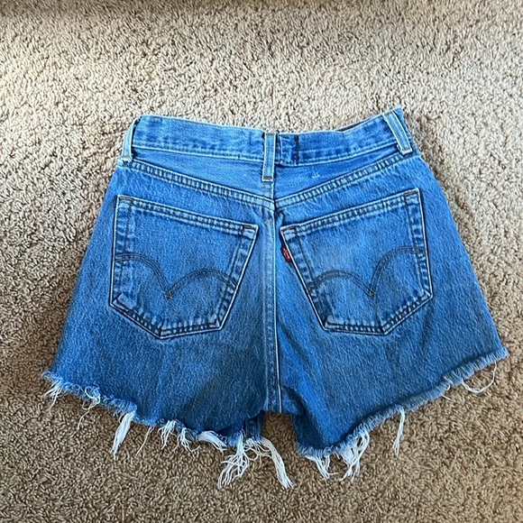 Levi’s Shorts - Picture 2 of 5